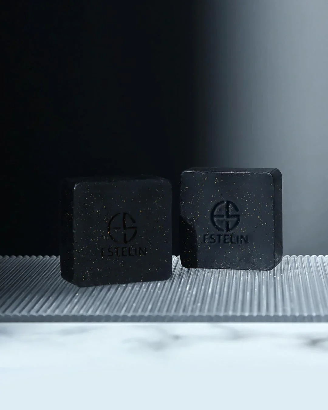 Estelin Black Charcoal 24k Gold Soap 100G - Image 4